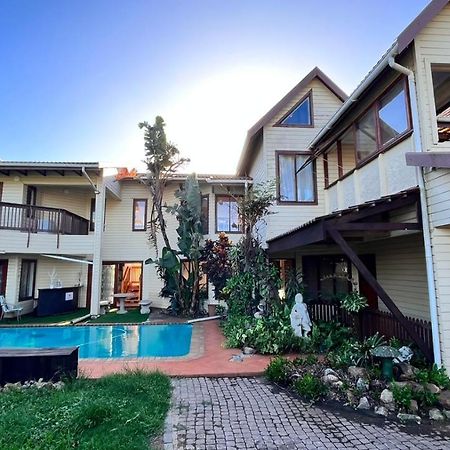 The Wood House Hotel เอมแพนจีนิ ภายนอก รูปภาพ
