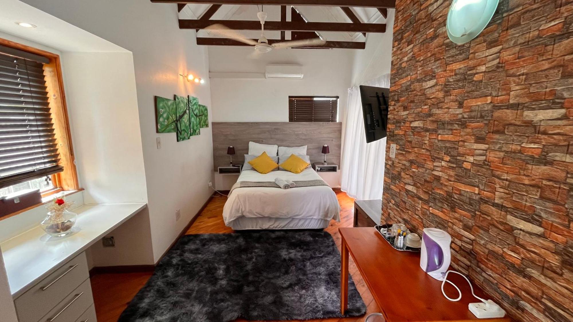 The Wood House Hotel เอมแพนจีนิ ภายนอก รูปภาพ