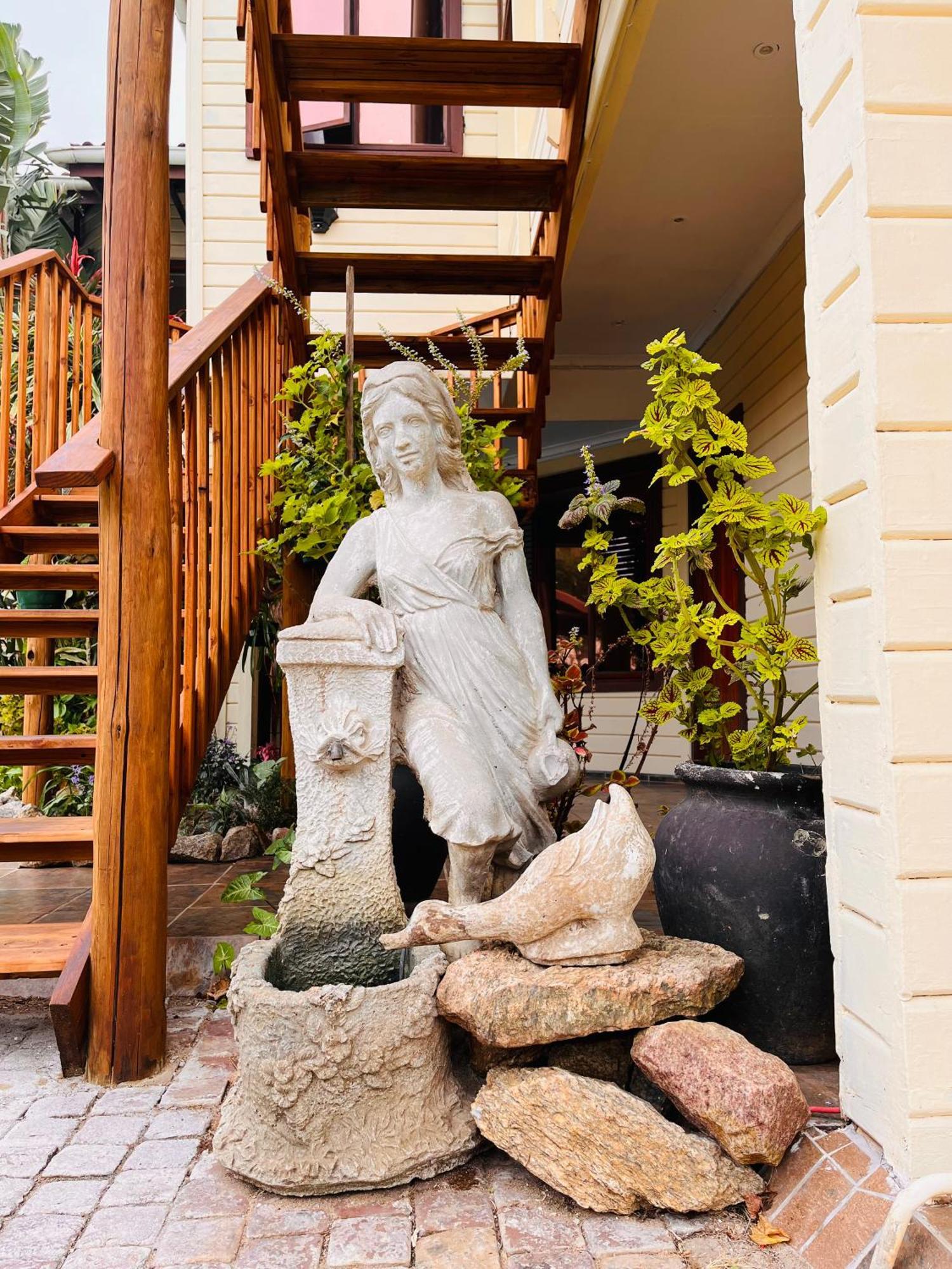 The Wood House Hotel เอมแพนจีนิ ภายนอก รูปภาพ