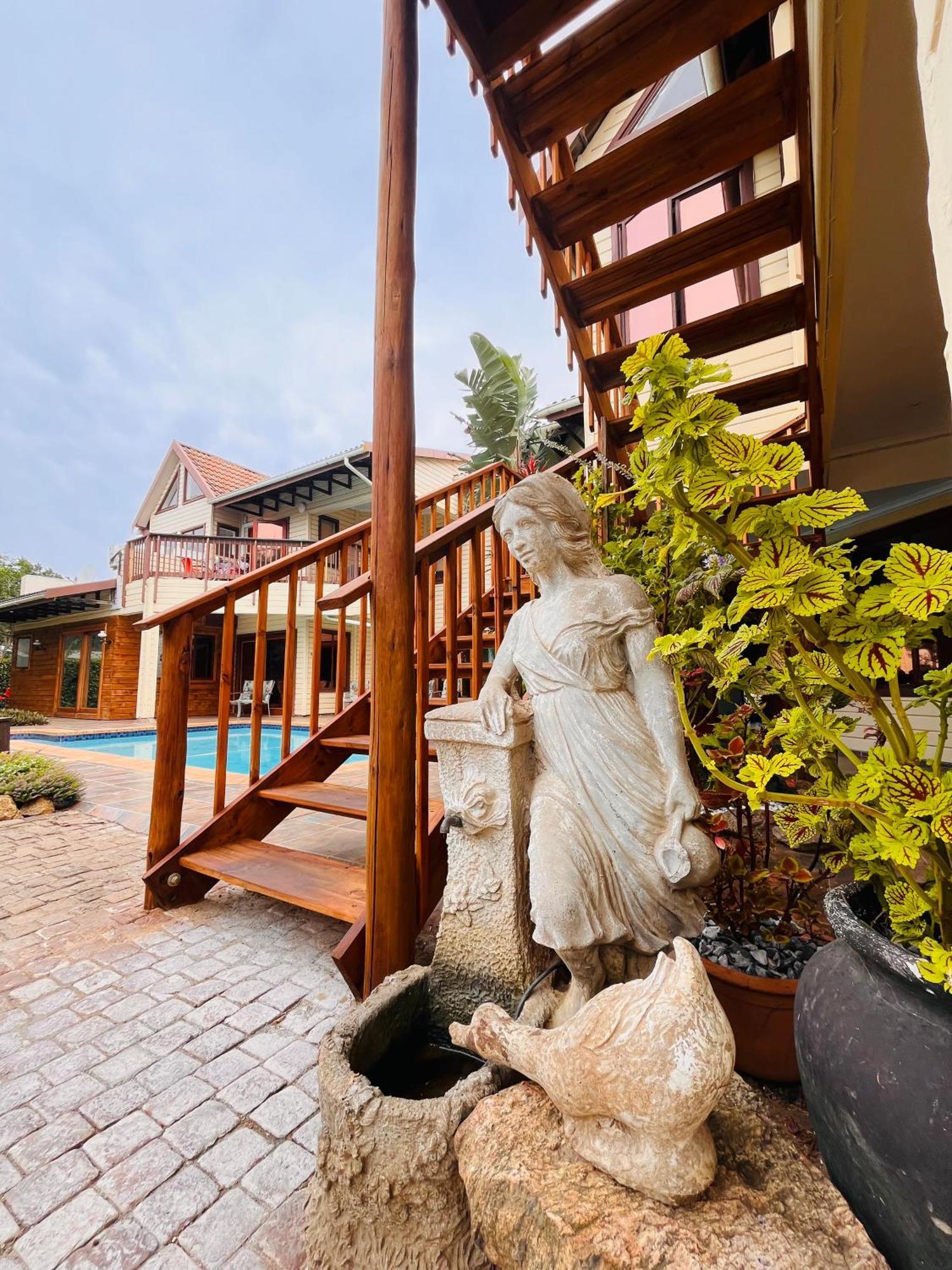 The Wood House Hotel เอมแพนจีนิ ภายนอก รูปภาพ