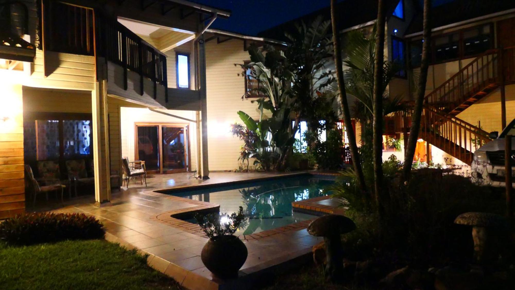 The Wood House Hotel เอมแพนจีนิ ภายนอก รูปภาพ