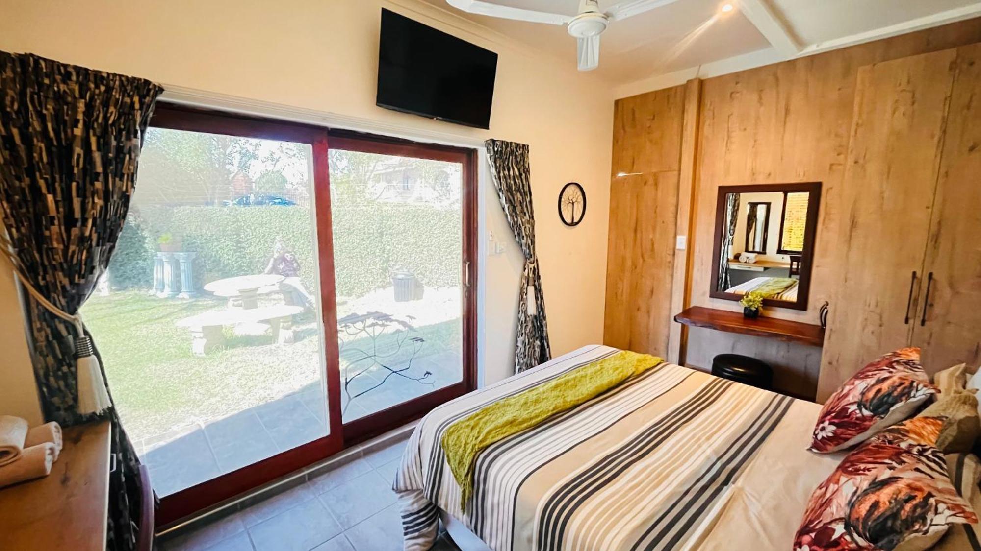 The Wood House Hotel เอมแพนจีนิ ภายนอก รูปภาพ