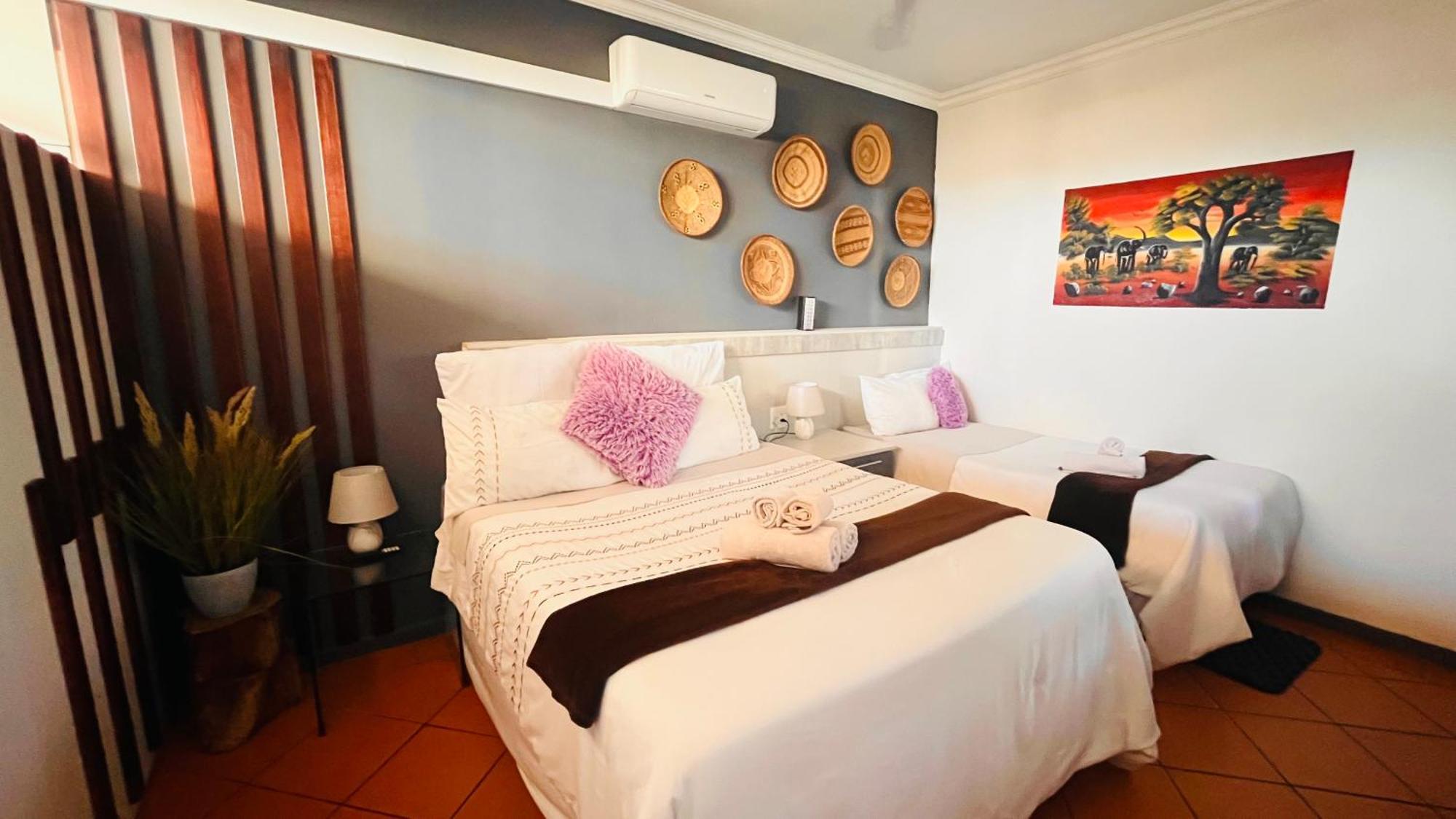 The Wood House Hotel เอมแพนจีนิ ภายนอก รูปภาพ