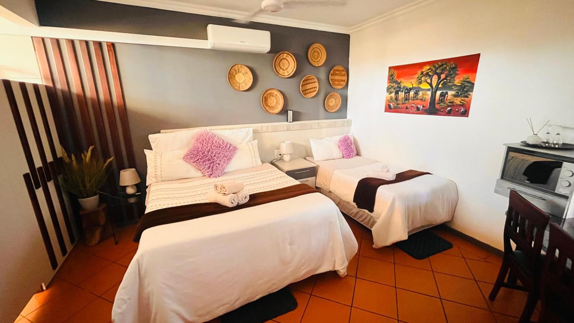 The Wood House Hotel เอมแพนจีนิ ภายนอก รูปภาพ
