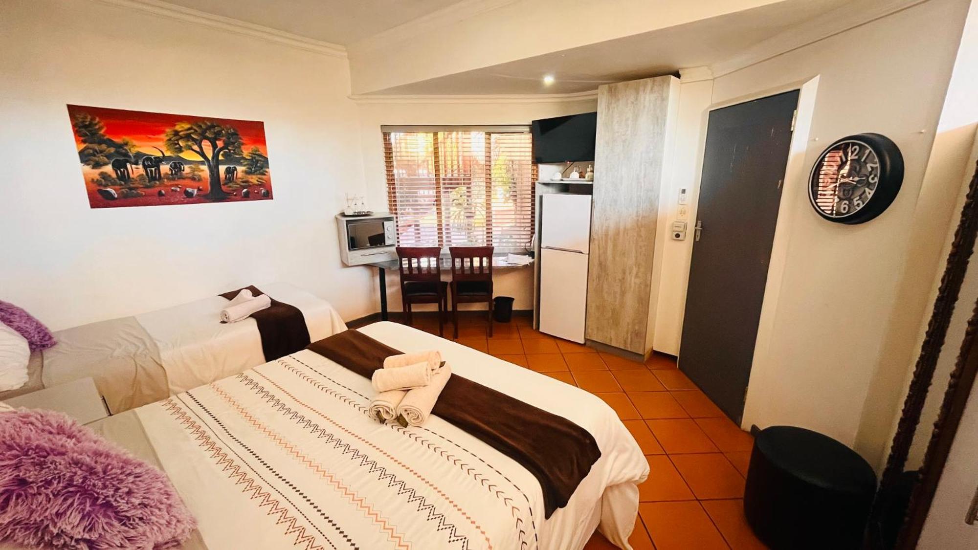 The Wood House Hotel เอมแพนจีนิ ภายนอก รูปภาพ