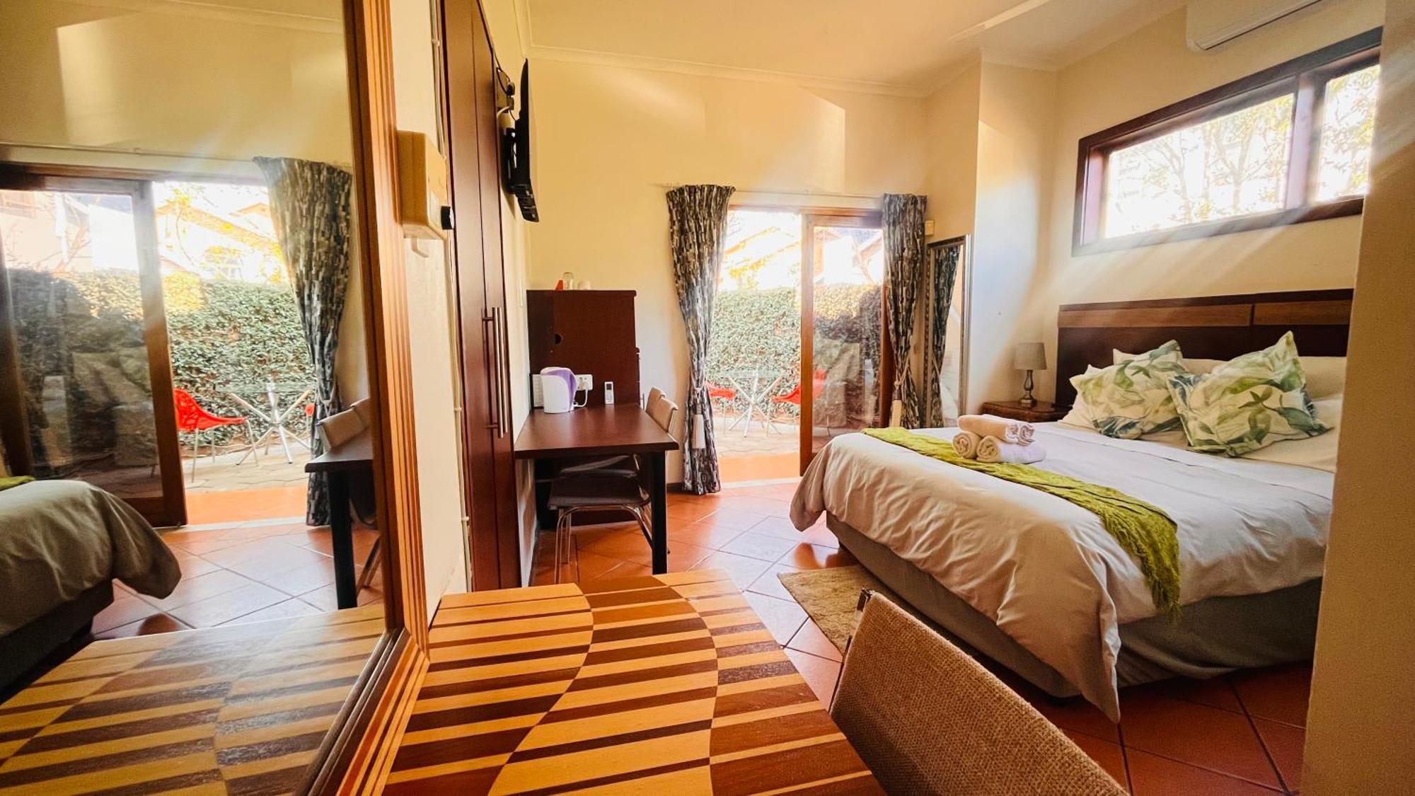The Wood House Hotel เอมแพนจีนิ ภายนอก รูปภาพ