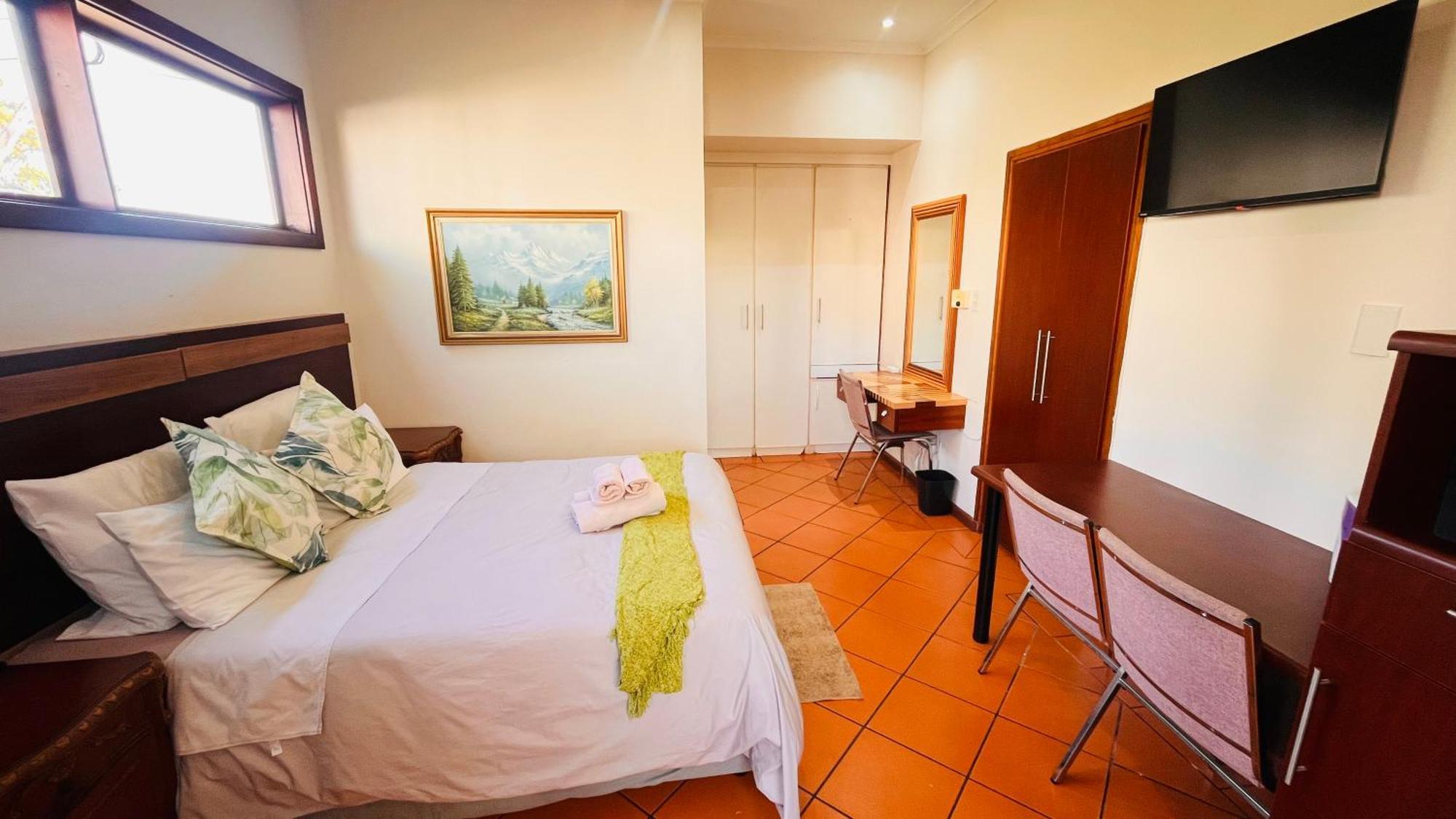 The Wood House Hotel เอมแพนจีนิ ภายนอก รูปภาพ